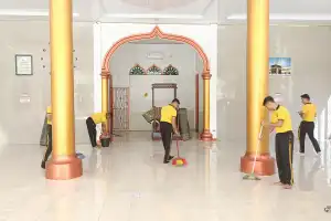 Brimob Hadir untuk Negeri, Personel Batalyon C Pelopor Gelar Aksi ASRI di Masjid Jami&rsquo; Hijriah