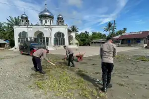 Brimob Batalyon C Pelopor Wujudkan Lingkungan Ibadah Bersih Lewat Aksi ASRI