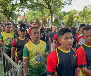Semarak HUT ke-24 Nagan Raya, Personel Brimob Batalyon C Pelopor Meriahkan Jalan Santai Bersama Masyarakat