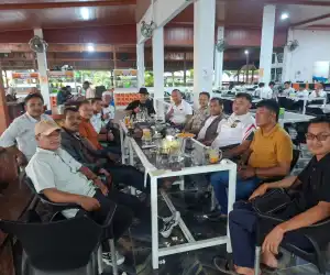 Danyon C Pelopor Ngopi Bareng PWI Nagan Raya, Ajak Wartawan Hadirkan Jurnalisme Menyejukkan