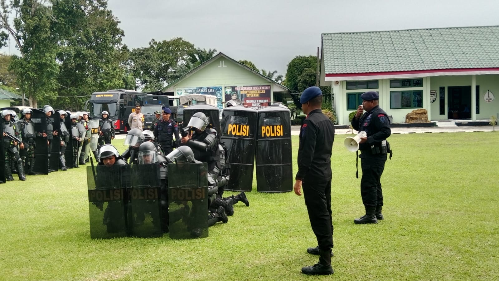 Personel Brimob Batalyon C Pelopor Ikuti Apel Gelar Pasukan Dan Latihan PHH Antara TNI-Polri