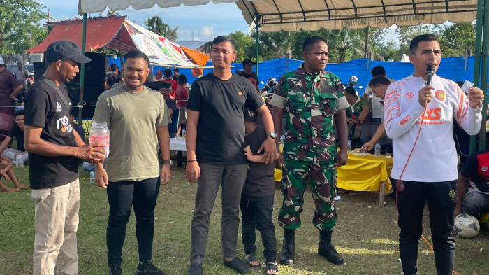 FOTO - Direktur Utama MJD Group Pada Penutupan Turnamen Bola Kaki Nagan Raya