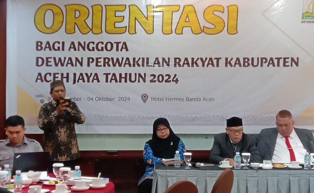 Buka Bimtek Dewan ,PJ Bupati Aceh Jaya Harapkan Hubungan Harmonis Eksekutif dan Legislatif