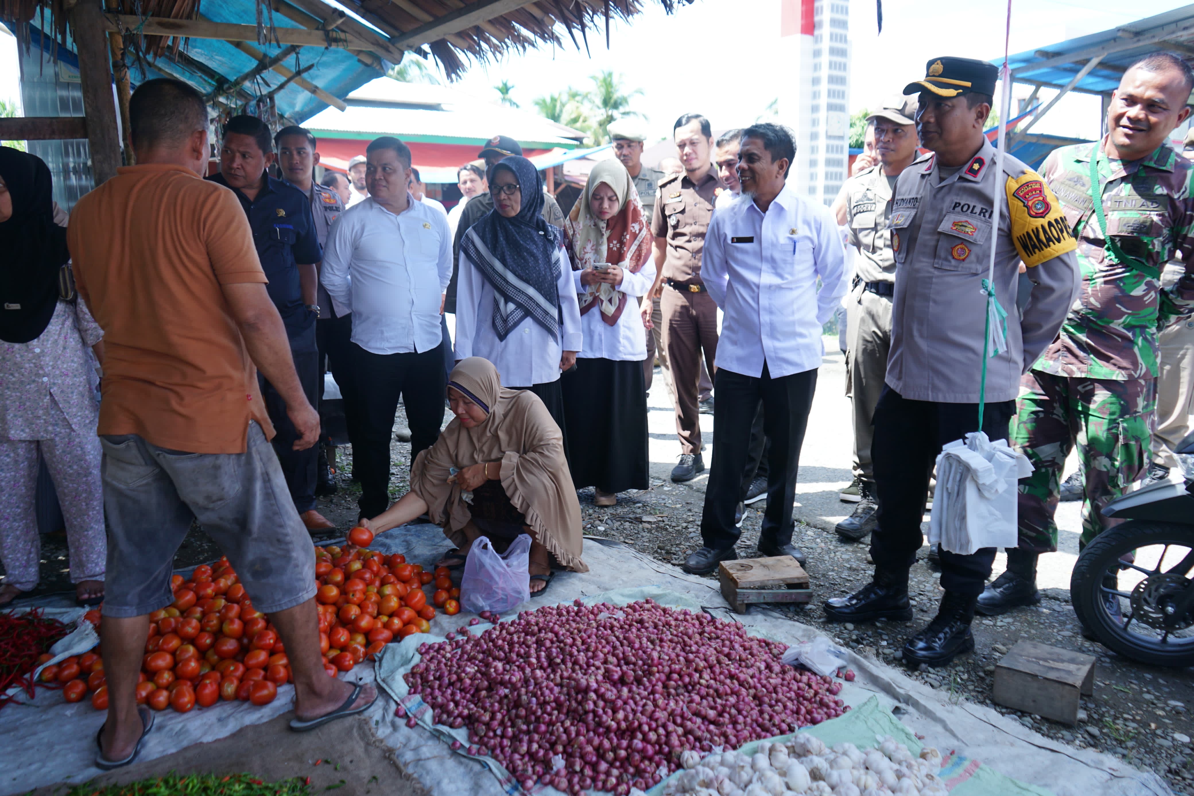 Sidak Pasar Tradisional, Sekda Ardi Martha : Harga Bahan Pokok di Nagan Raya Masih Stabil