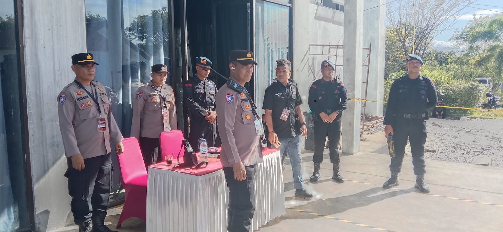 Brimob Berikan Pengamanan Di Debat Kandidat Calon Bupati dan Wakil Bupati Nagan Raya