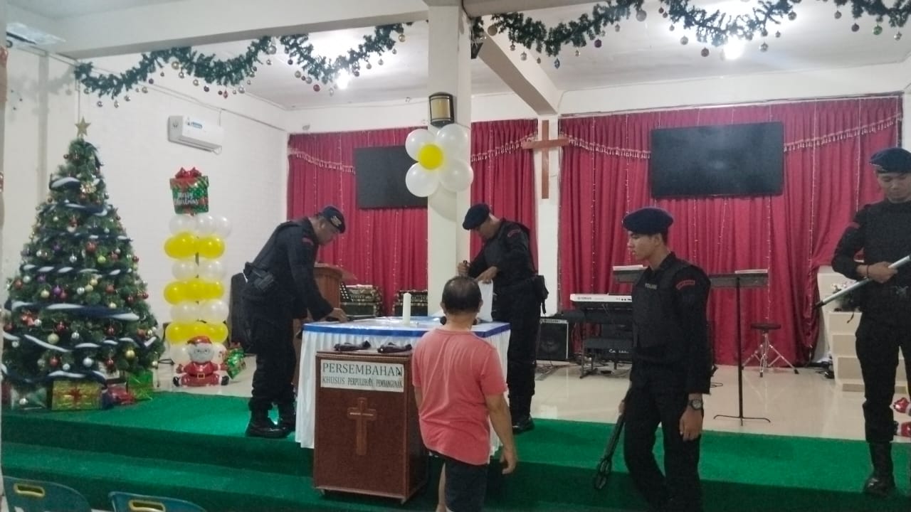 Brimob Batalyon C Pelopor Amankan Perayaan Natal Di Aceh Barat