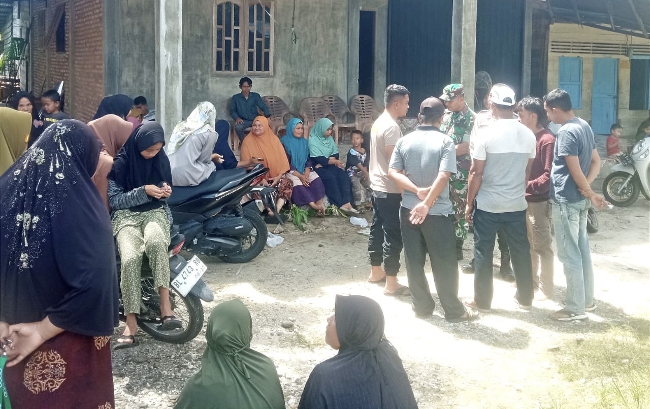 Warga Desa Ketapang Indah Geruduk Rumah Kepala Desa Tuntut Kepastian Penyaluran Dana Ketahanan Pangan