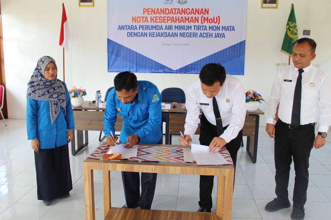 Selesaikan Tunggakan Rekening Air, Perumda Tirta Mon Mata Teken MoU dengan Kejari Aceh Jaya