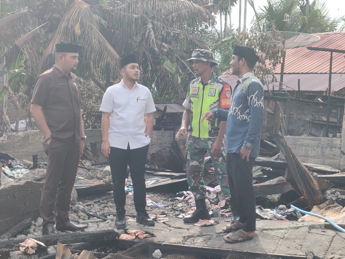 DPRK Nagan Raya Serahkan Bantuan Masa Panik Untuk Korban Kebakaran di Gampong Cot