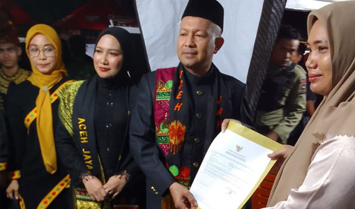 Bupati Serahkan 10 Izin Usaha UMKM Kepada Masyarakat