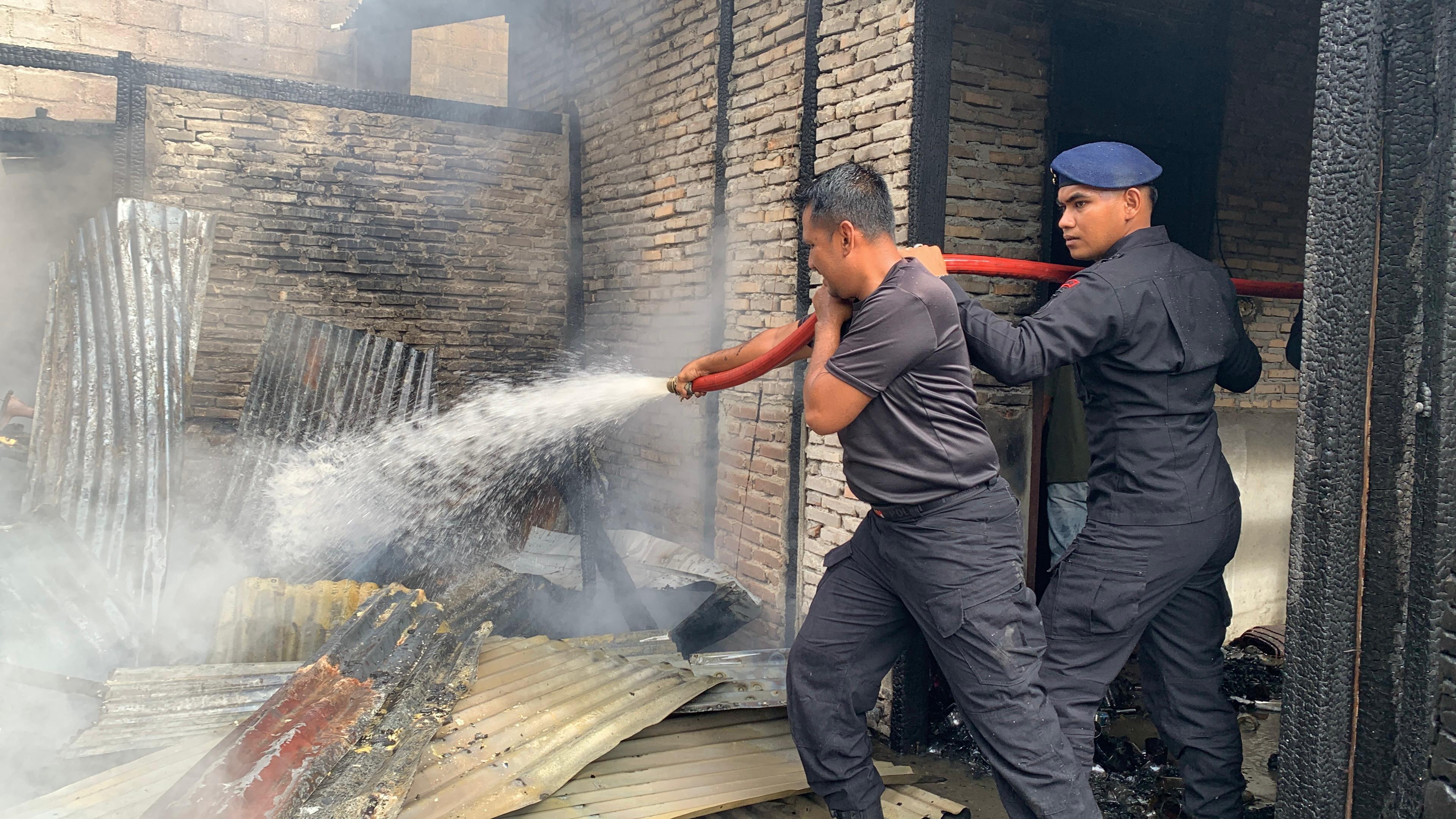 Cepat Dan Tanggap, Brimob Aceh Berhasil Kendalikan Kebakaran Di Trumon Tengah