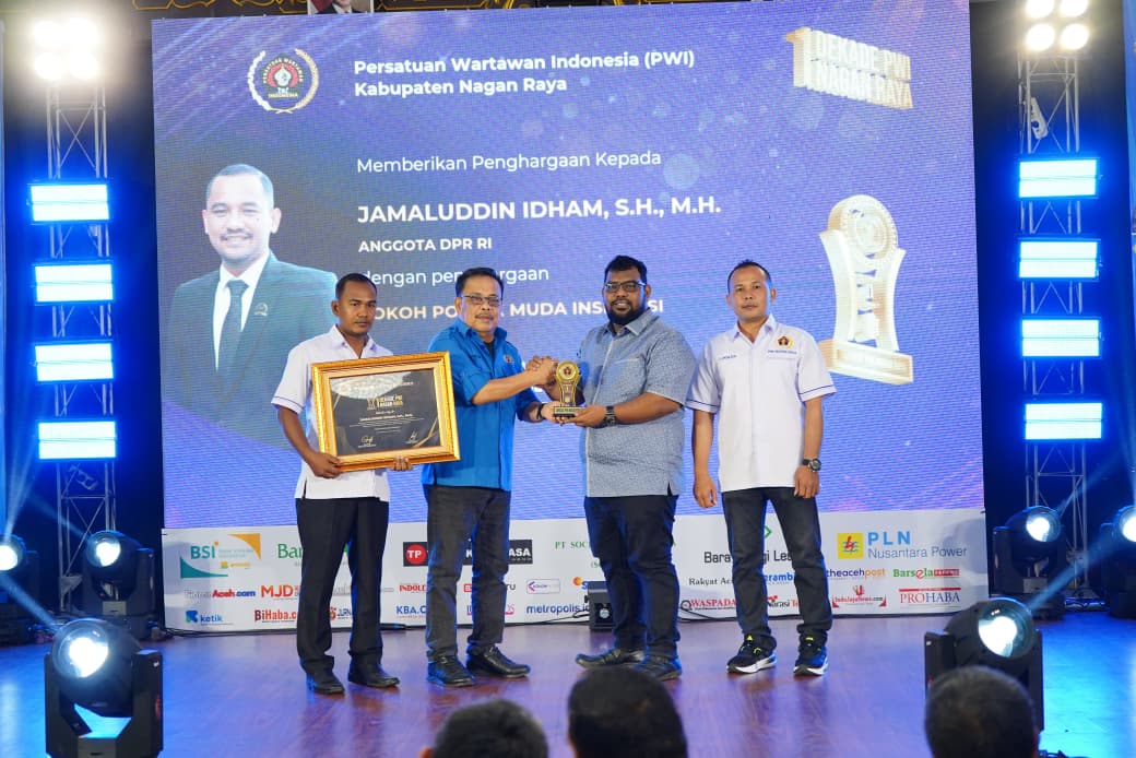 Satu Dekade PWI Nagan Raya, Jamaluddin Idham Mendapat Penghargaan Sebagai Politisi Muda Inspirasi