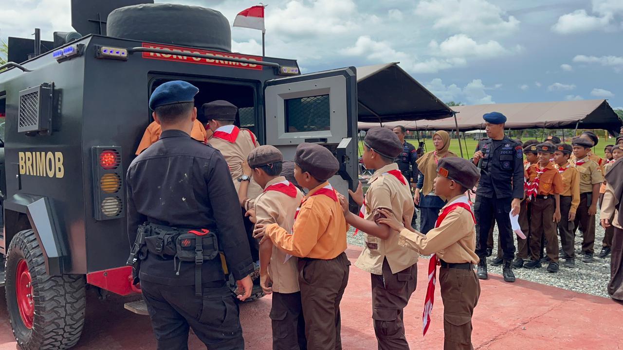 Brimob Aceh Terima Kunjungan Persami Siswa SD IT Arrahman di Nagan Raya