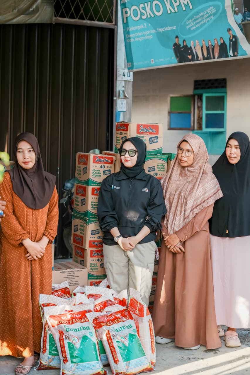 Ketua PIA DPRK Nagan Raya Intan Keumala Tanzil Salurkan Bantuan Logistik untuk Korban Banjir