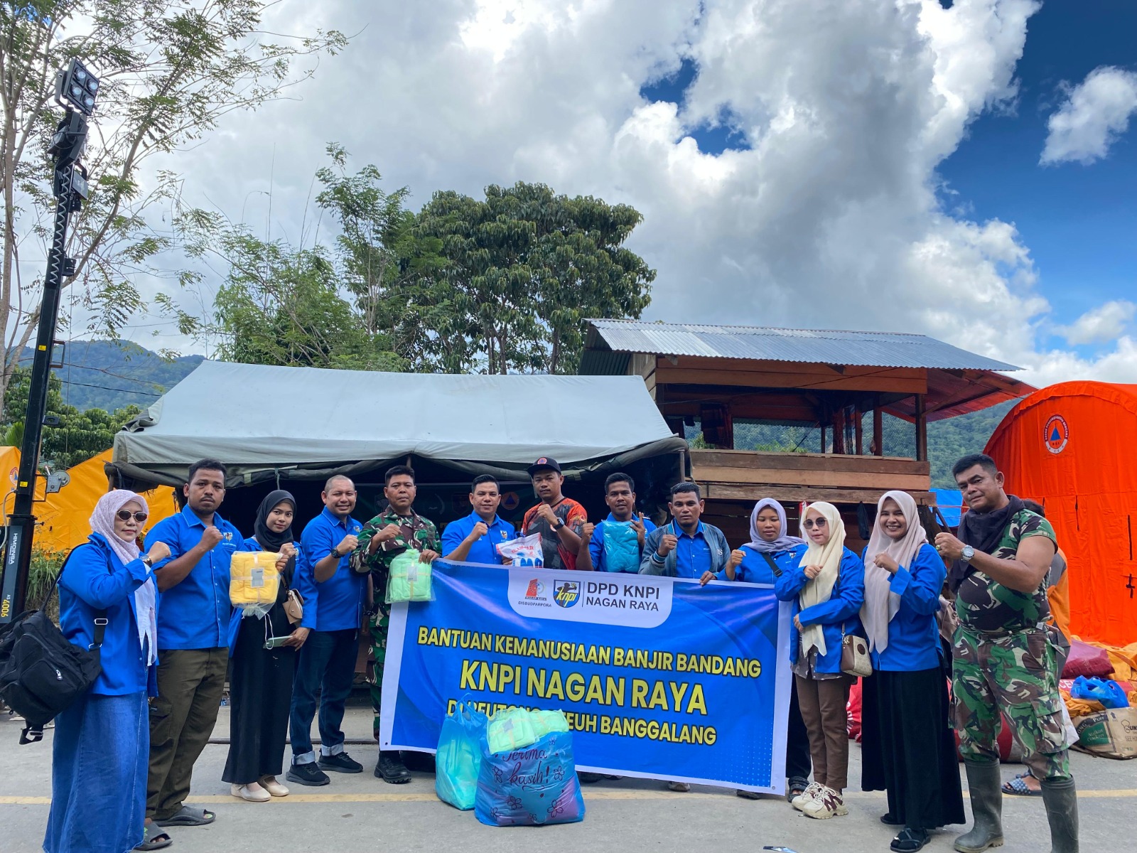 KNPI Nagan Raya Serahkan Bantuan Kemanusiaan ke Posko Banjir Beutong Ateuh